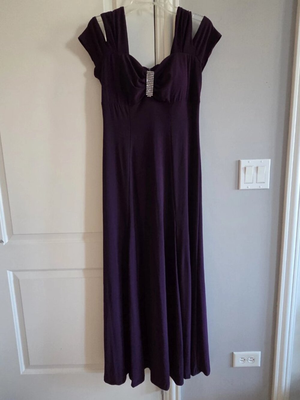 R&M Richards Womens 8 Plum Purple Formal Gown Cold Shoulder Side Slit Dress 💜